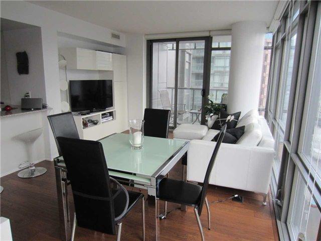 1002 - 37 Grosvenor St, Condo with 1 bedrooms, 1 bathrooms and 1 parking in Toronto ON | Image 2