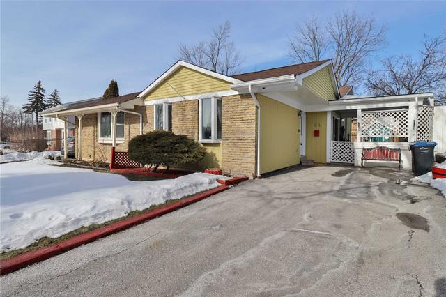 94 Centre St N, House semidetached with 3 bedrooms, 2 bathrooms and 4 parking in Brampton ON | Image 1