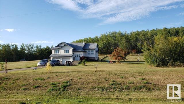 5113 Maple St, House detached with 4 bedrooms, 3 bathrooms and null parking in Bonnyville No. 87 AB | Card Image