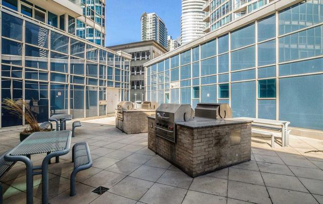 1611 - 208 Queens Quay W, Condo with 2 bedrooms, 2 bathrooms and 1 parking in Toronto ON | Image 7