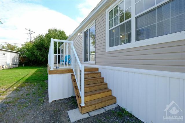 11 Bonner Street, House detached with 2 bedrooms, 1 bathrooms and 1 parking in Ottawa ON | Image 6