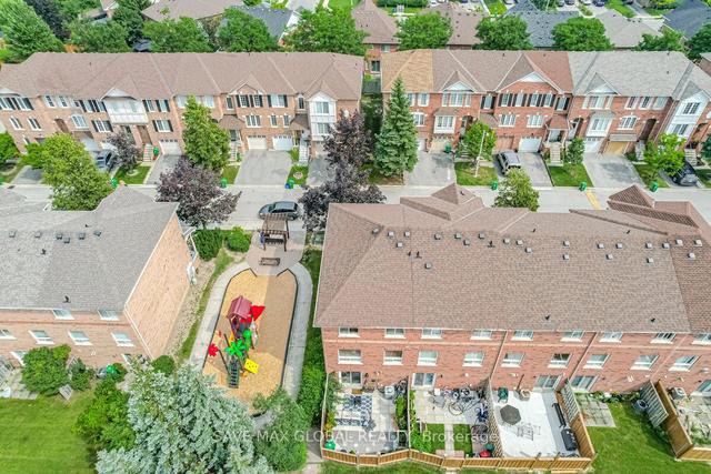 28 - 2 Clay Brick Crt, Townhouse with 3 bedrooms, 2 bathrooms and 2 parking in Brampton ON | Image 25