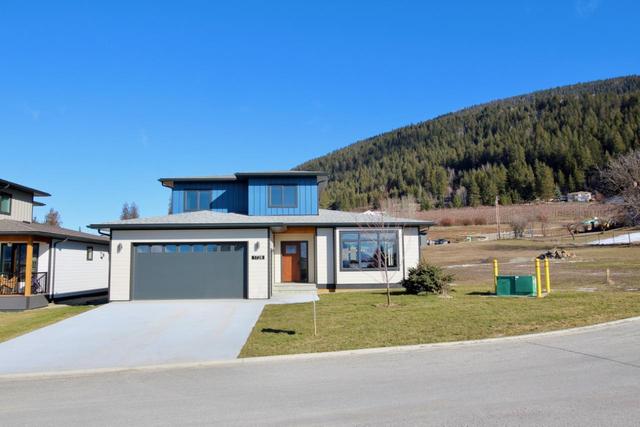 1728 Murdoch Street, House detached with 4 bedrooms, 3 bathrooms and null parking in Creston BC | Image 1