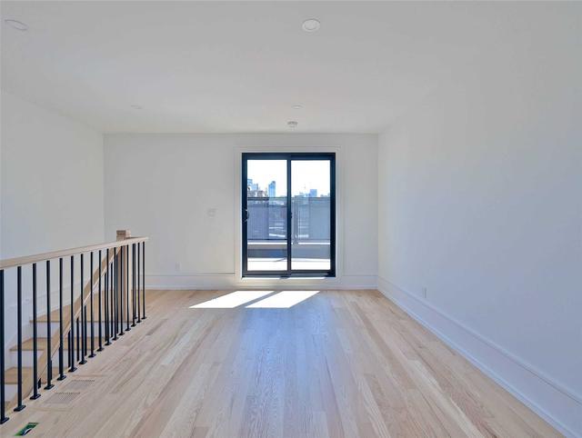 143 D' Arcy St, House attached with 2 bedrooms, 2 bathrooms and 2 parking in Toronto ON | Image 20