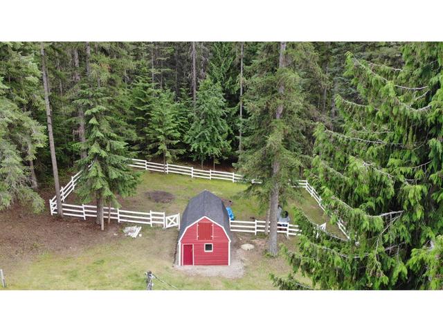4521 - 49 Creek Road, House detached with 3 bedrooms, 2 bathrooms and null parking in Central Kootenay E BC | Image 30