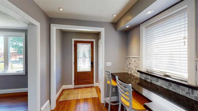 132 Ellington Dr, House detached with 3 bedrooms, 2 bathrooms and 5 parking in Toronto ON | Image 3