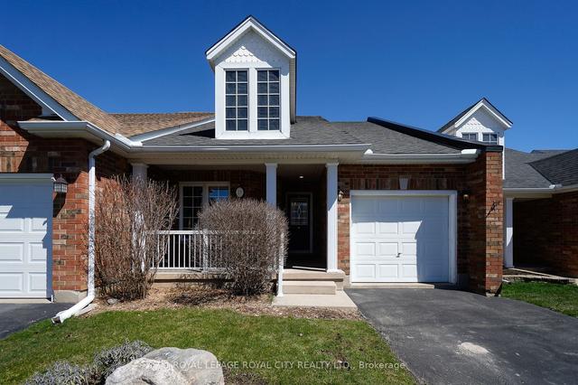 19 Thornton St, House attached with 2 bedrooms, 3 bathrooms and 2 parking in Guelph ON | Image 1