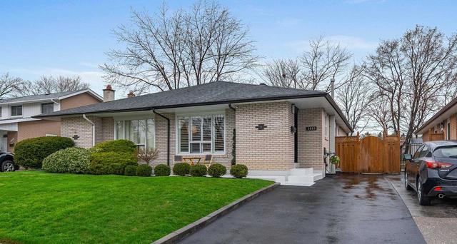 2443 Padstow Cres, House semidetached with 3 bedrooms, 2 bathrooms and 3 parking in Mississauga ON | Image 1