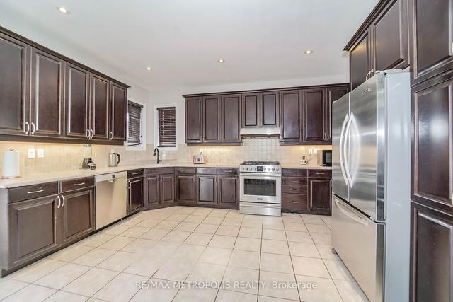 570 Kingsfield Loop, House detached with 4 bedrooms, 5 bathrooms and 6 parking in Oshawa ON | Image 7
