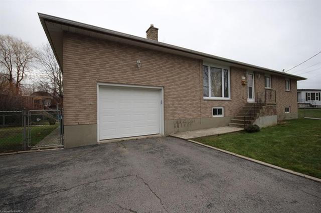 1251 Cross Street, House detached with 4 bedrooms, 2 bathrooms and 2 parking in Kingston ON | Image 2