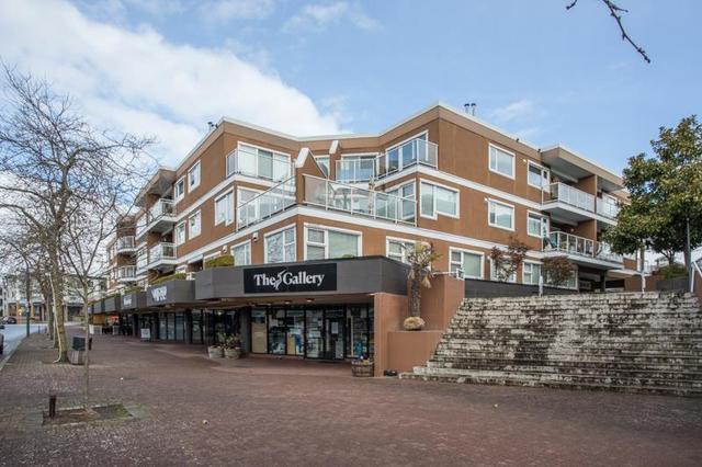 201 - 15213 Pacific Avenue, Condo with 3 bedrooms, 2 bathrooms and 1 parking in White Rock BC | Image 1