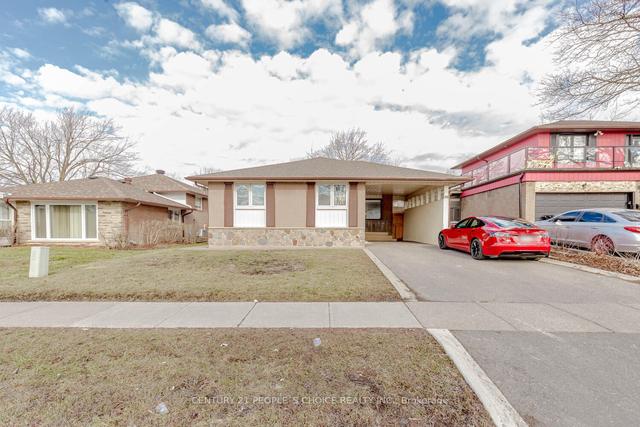 88 Centre St S, House detached with 3 bedrooms, 4 bathrooms and 5 parking in Brampton ON | Image 1