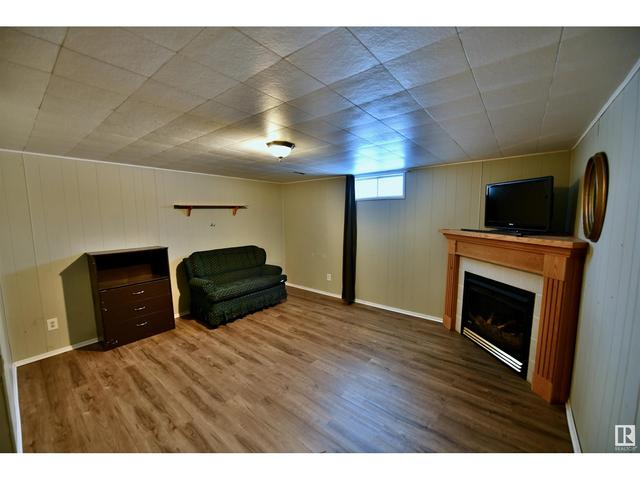 4809 52 St, House detached with 4 bedrooms, 2 bathrooms and null parking in Glendon AB | Image 12