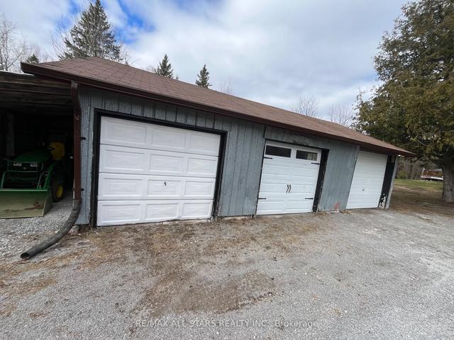 1057 Base Line Rd, House detached with 3 bedrooms, 2 bathrooms and 13 parking in Kawartha Lakes ON | Image 33
