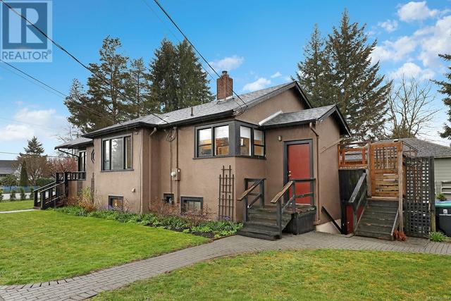 1007 5th St, House detached with 4 bedrooms, 2 bathrooms and 2 parking in Courtenay BC | Image 1