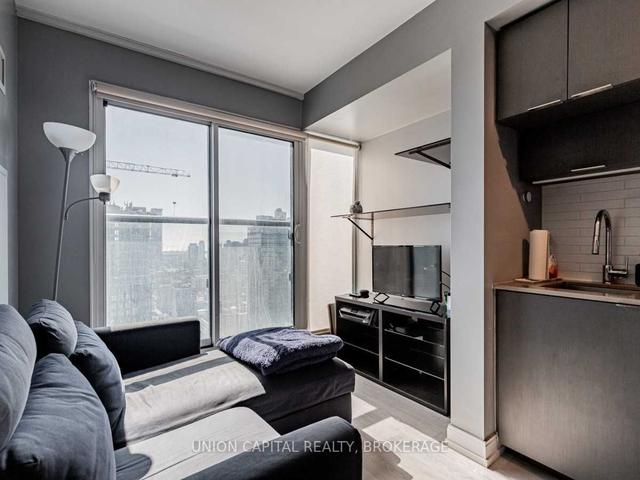3107 - 181 Dundas St E, Condo with 1 bedrooms, 1 bathrooms and 0 parking in Toronto ON | Image 3