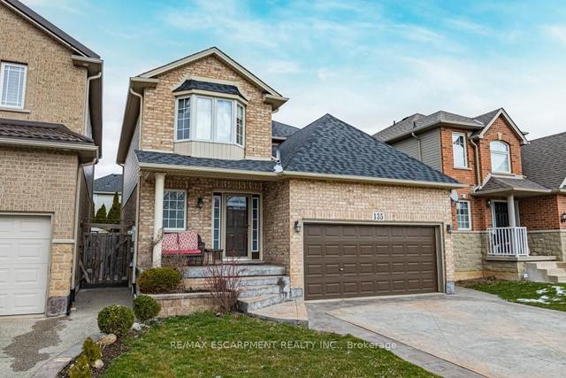 135 Theodore Dr, House detached with 3 bedrooms, 4 bathrooms and 4 parking in Hamilton ON | Image 1