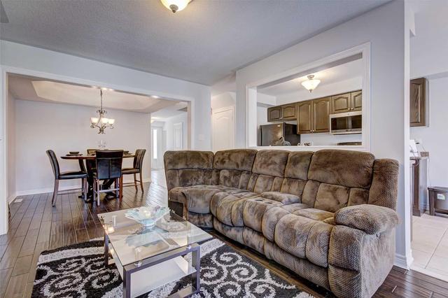 71 Whitefoot Cres, House attached with 3 bedrooms, 4 bathrooms and 2 parking in Ajax ON | Image 5