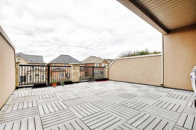 98 Grand Trunk Ave, House attached with 3 bedrooms, 4 bathrooms and 2 parking in Vaughan ON | Image 15