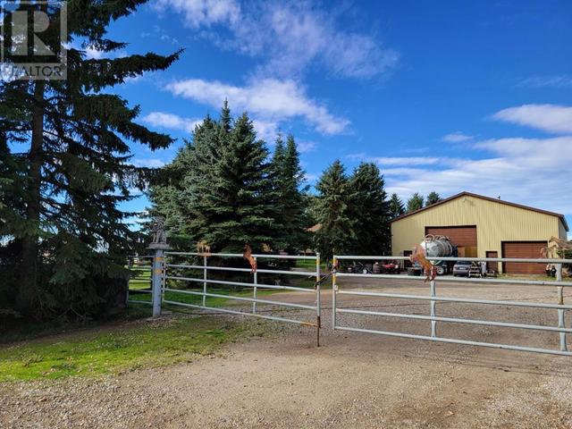 37528 Range Road 285, House detached with 4 bedrooms, 2 bathrooms and 6 parking in Red Deer County AB | Image 2