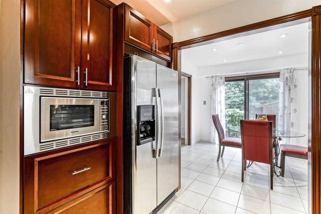7232 Corrine Cres, House detached with 3 bedrooms, 3 bathrooms and 5 parking in Mississauga ON | Image 29