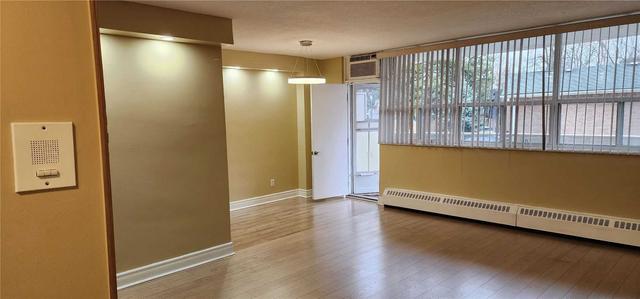 411 - 80 Grandravine Dr, Condo with 2 bedrooms, 1 bathrooms and 1 parking in Toronto ON | Image 2