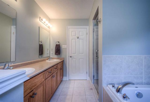 29 Westra Dr, House detached with 4 bedrooms, 3 bathrooms and 4 parking in Guelph ON | Image 19