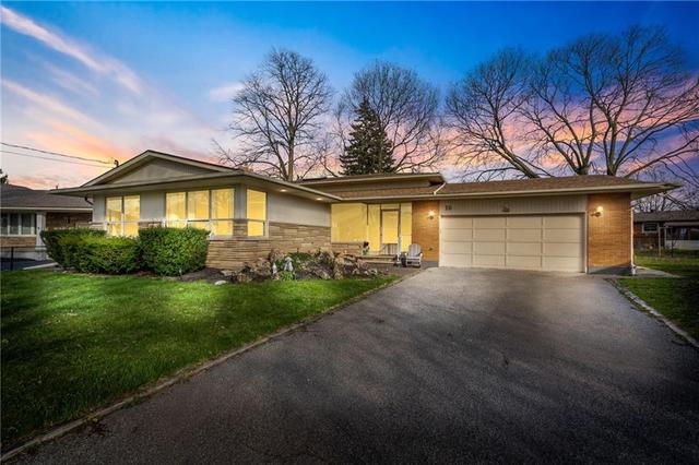 16 Lockview Crescent, House detached with 4 bedrooms, 2 bathrooms and 6 parking in St. Catharines ON | Image 1