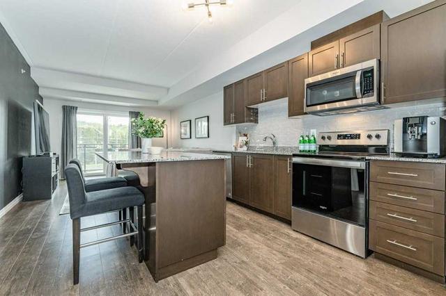 308 - 35 Kingsbury Sq, Condo with 2 bedrooms, 2 bathrooms and 1 parking in Guelph ON | Image 3