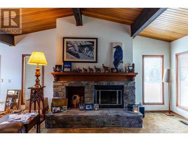 108 Ford Street, House detached with 3 bedrooms, 2 bathrooms and 2 parking in Revelstoke BC | Image 6