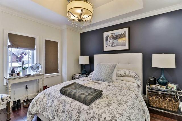 Upper - 374 Westmoreland Ave N, House detached with 3 bedrooms, 2 bathrooms and 1 parking in Toronto ON | Image 13