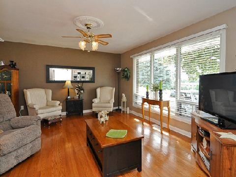 362 Rossland Rd W, House detached with 3 bedrooms, 2 bathrooms and 4 parking in Oshawa ON | Image 2