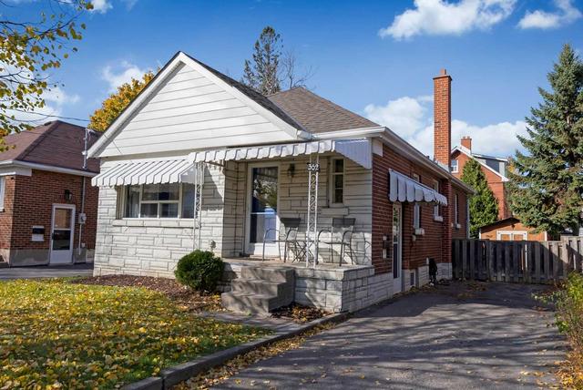 352 Bruce St, House detached with 3 bedrooms, 2 bathrooms and 3 parking in Oshawa ON | Image 1