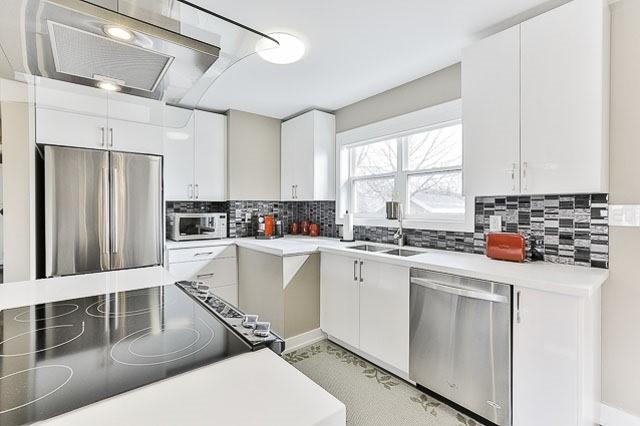 239 Combe Ave, House detached with 2 bedrooms, 3 bathrooms and 3 parking in Toronto ON | Image 3