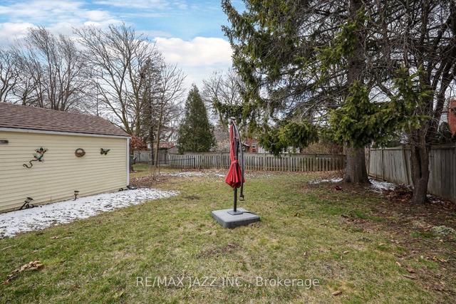 764 Grierson St, House detached with 2 bedrooms, 2 bathrooms and 6 parking in Oshawa ON | Image 24