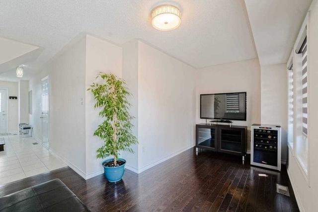 44 - 10 Porter Ave W, House attached with 3 bedrooms, 3 bathrooms and 2 parking in Vaughan ON | Image 2