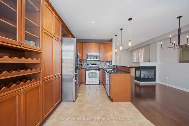 10 Woodville Dr, House detached with 4 bedrooms, 4 bathrooms and 4 parking in Vaughan ON | Image 6