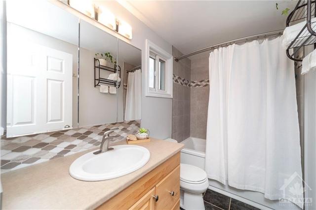 582 Seyton Drive, Townhouse with 3 bedrooms, 2 bathrooms and 2 parking in Ottawa ON | Image 18