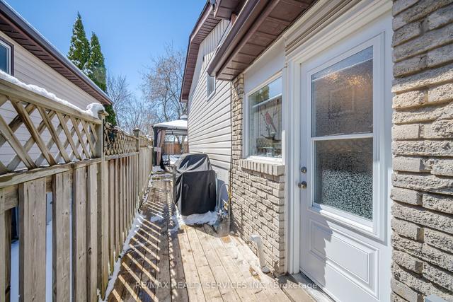 322 Kingsview Dr, House detached with 3 bedrooms, 2 bathrooms and 8 parking in Caledon ON | Image 30