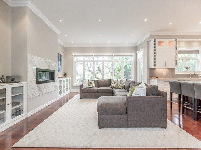 32 Paperbirch Dr, House detached with 4 bedrooms, 5 bathrooms and 4 parking in Toronto ON | Image 3