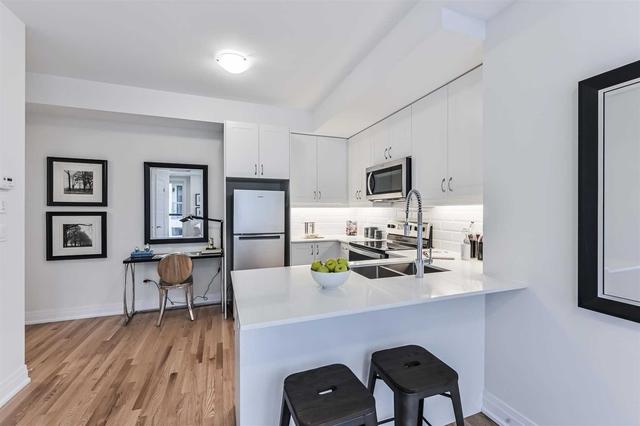 18 - 715 Lawrence Ave W, Townhouse with 2 bedrooms, 2 bathrooms and 1 parking in Toronto ON | Image 3