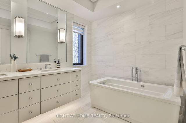 363 Avenue Rd, Townhouse with 4 bedrooms, 5 bathrooms and 2 parking in Toronto ON | Image 13