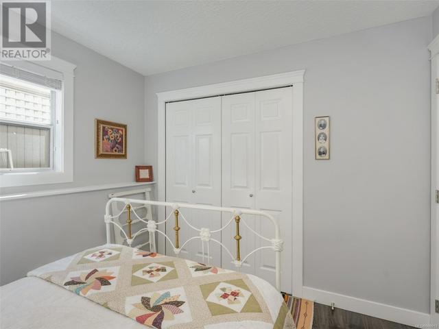2719 Asquith St, House attached with 2 bedrooms, 1 bathrooms and 1 parking in Victoria BC | Image 19