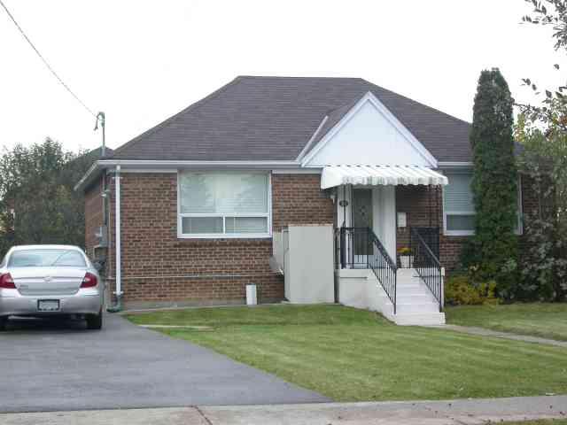 11 Enid Cres, House detached with 2 bedrooms, 2 bathrooms and 3 parking in Toronto ON | Image 1