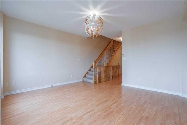 86 Magdalene Cres S, House attached with 3 bedrooms, 3 bathrooms and 1 parking in Brampton ON | Image 2