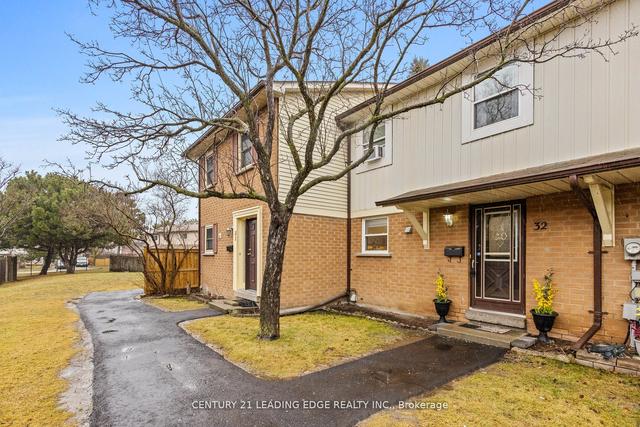 32 - 450 Bristol Cres, Townhouse with 3 bedrooms, 2 bathrooms and 1 parking in Oshawa ON | Image 12