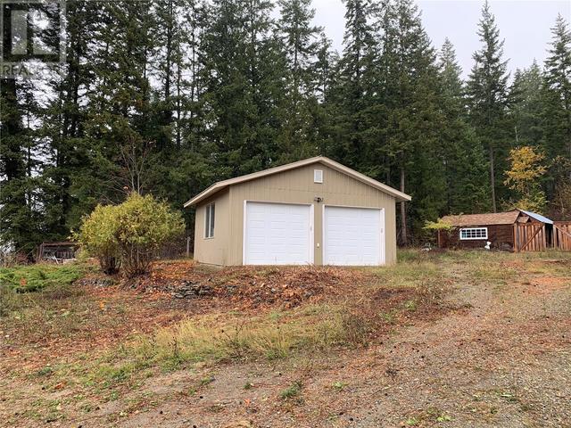 1414 Vella Road, House detached with 3 bedrooms, 3 bathrooms and 14 parking in Columbia Shuswap C BC | Image 2