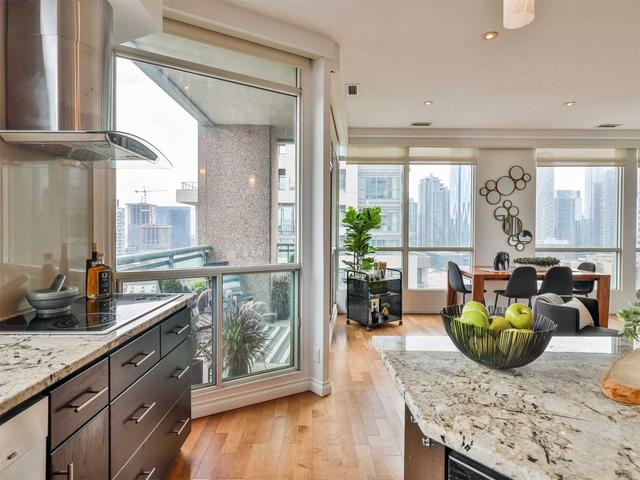 2003 - 7 King St E, Condo with 2 bedrooms, 2 bathrooms and 1 parking in Toronto ON | Image 6
