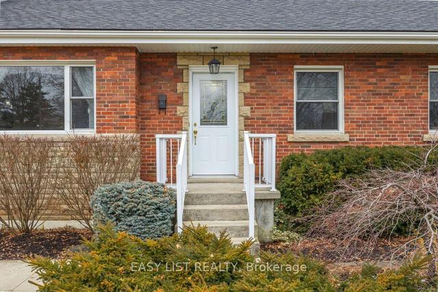 1 Bryant Crt, House detached with 3 bedrooms, 2 bathrooms and 5 parking in Hamilton ON | Image 32