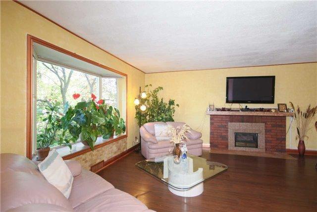 78 Harold St, House detached with 3 bedrooms, 2 bathrooms and 6 parking in Brampton ON | Image 4